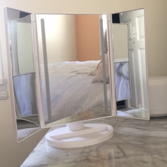 LIGHT UP VANITY MIRRIOR - Picture 4 of 4